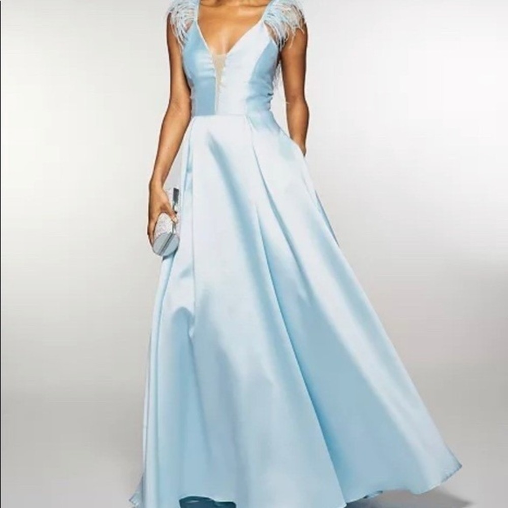 Speechless Light Blue Satin Gown Feather Detail V‎ Neck Evening Dress Sz 7/#8221